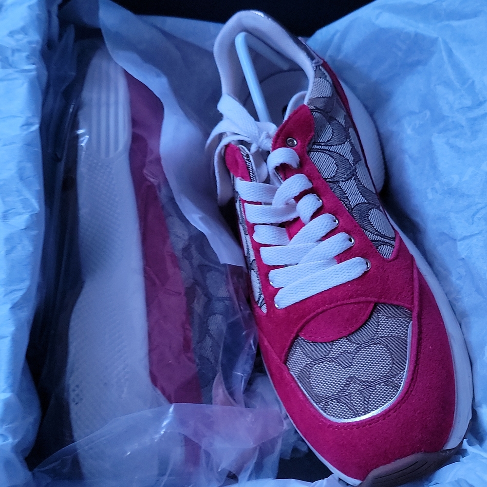 A Coach Sneaker C152 Tech Runner, Size 8.5 B - Picture 2 of 4